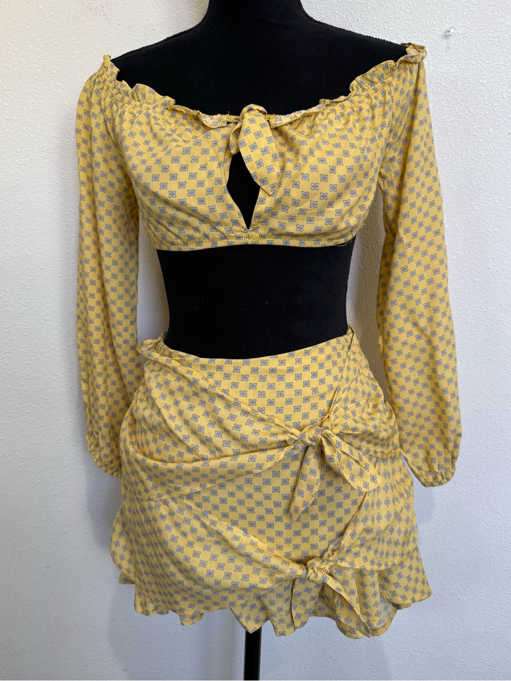 Emory Park Yellow Floral Two Piece Set Crop Top Wrap Skort Boho Small - Picture 2 of 12